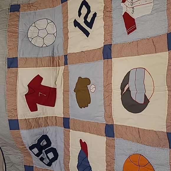 Lid'l Dolly's Sports Quilt - Picture 1 of 16